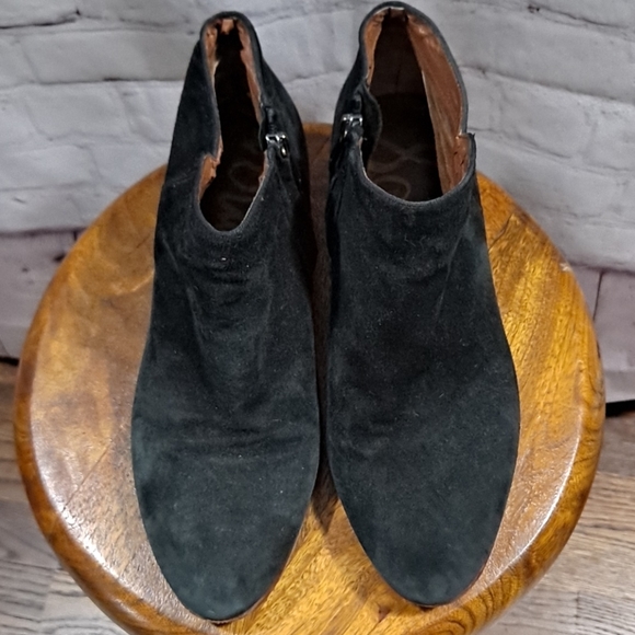 Sam Edelman Black Suede Side Zip Short Booties - Picture 4 of 12